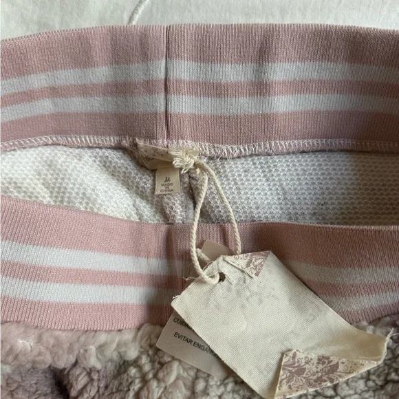 Cozy Camouflage Sherpa Joggers Women’s size medium - Picture 3 of 5